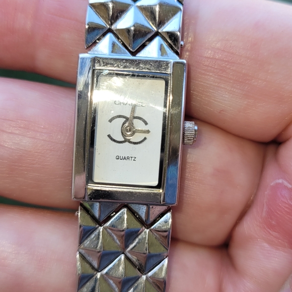 Vintage Channel Quartz Woman's Designer Watch - Picture 11 of 12